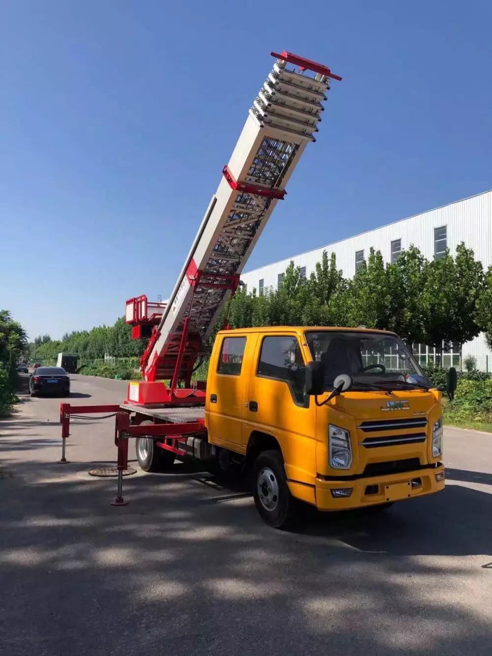 五莲附近的云梯车出租服务：轻松解决高空作业需求