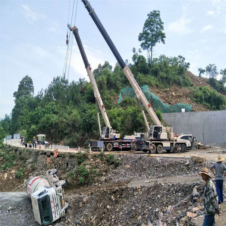 五莲汽车掉沟里叫吊车救援要多少钱
